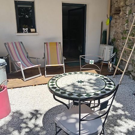 Studio En Rez De Jardin Collobrières Chambre photo