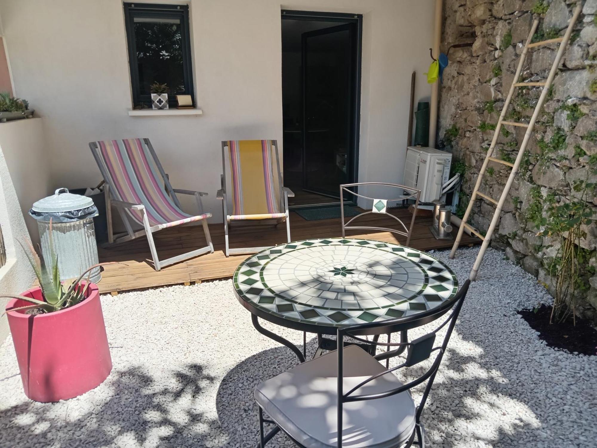 Studio En Rez De Jardin Collobrières Chambre photo